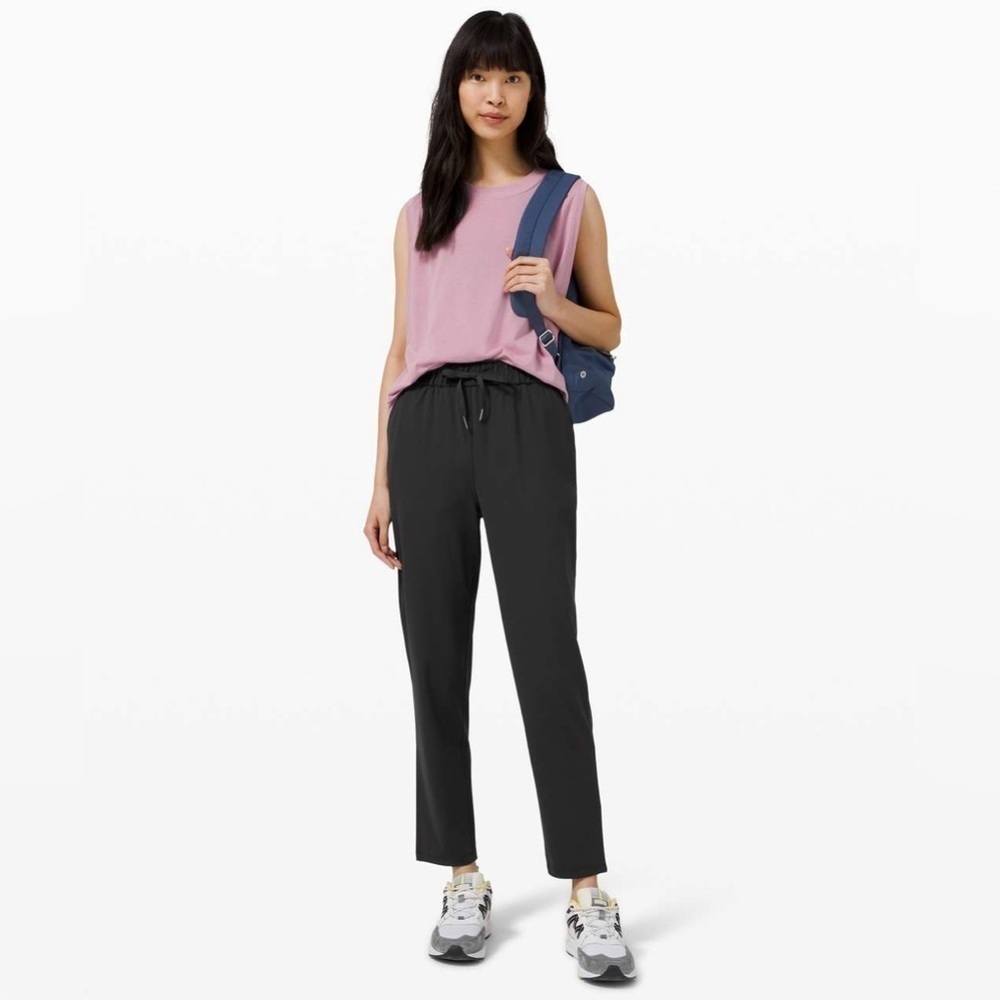 Womens Lululemon Keep Moving Pant
Black Size 8